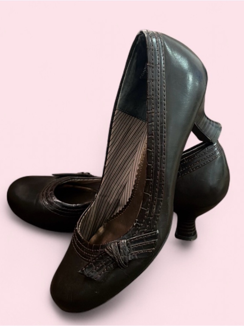 Mudd "Salute" Vintage Y2K Kitten Heel Pumps